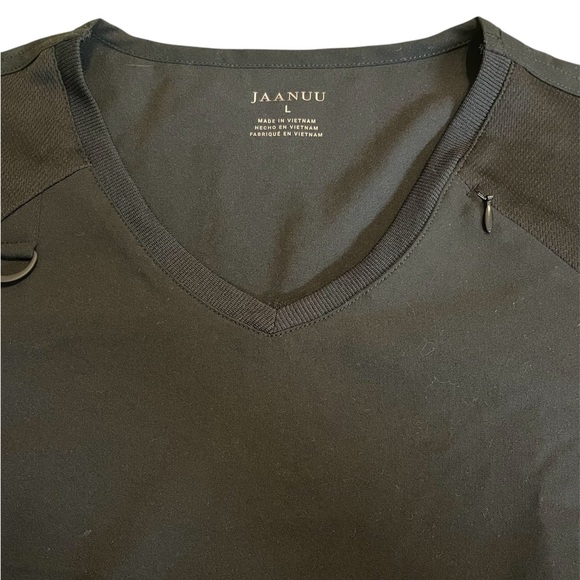 Jaanuu •  V Neck Mesh Panel Scrub Top Zip Pockets D Ring Black - L - Picture 7 of 9
